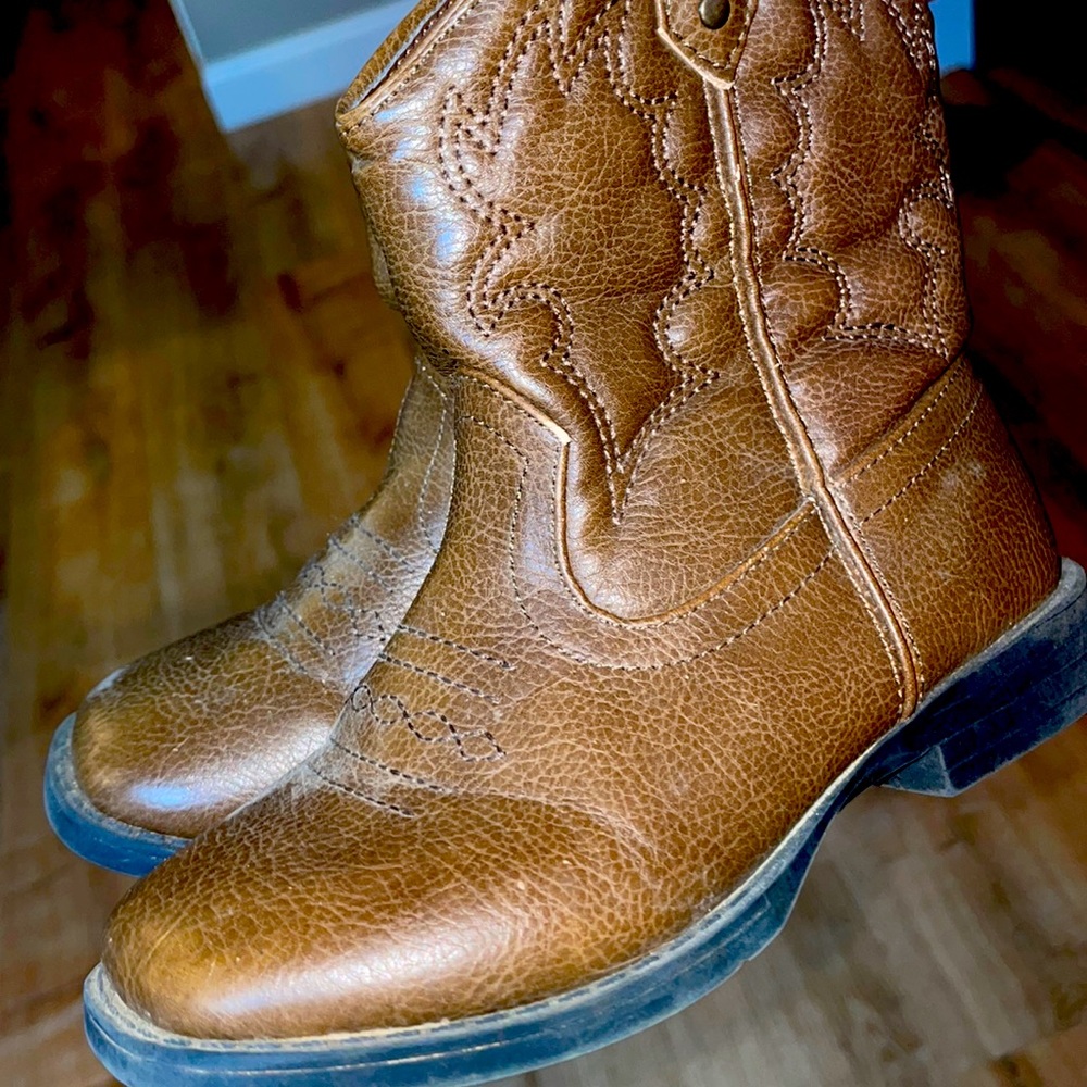 Boys size 11 faded glory boots